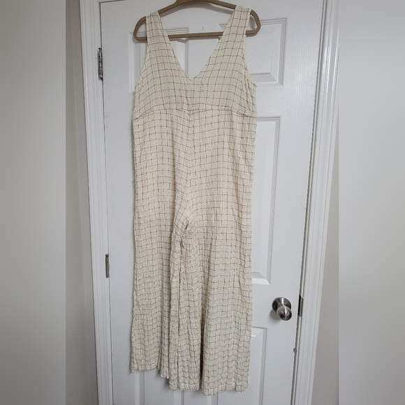 Urban Outfitters NWT Plunging Wide Leg Jumpsuit Size XS. - Picture 5 of 13